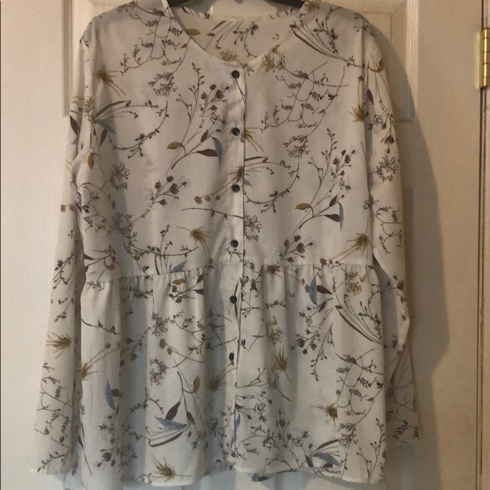Peplum floral blouse🤍